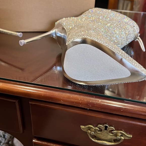 NWT Steve Madden Cloak Crystal Bootie - Picture 3 of 4